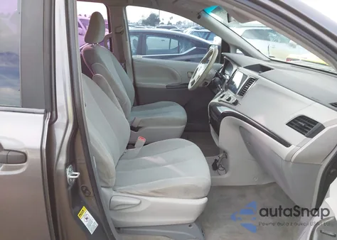 2011 Toyota Sienna z USA, uszkodzony, nr VIN 5TDKA3DC7BS008205